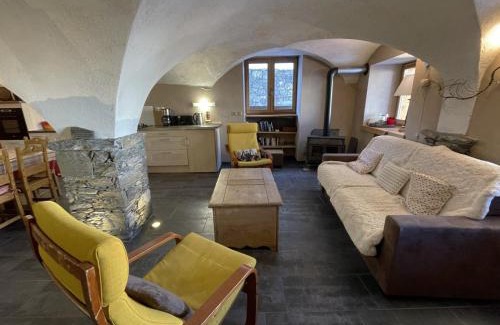 Saint-Martin-de-Belleville Apartamento | Authentique appartement vouté rénové à St Martin, 2 chambres, 4 pers, proche pistes - FR-1-452-57