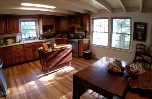 Cadiz Cabina | Authentic 1800s Century Kentucky Log Cabin Land Bewteen the Lakes