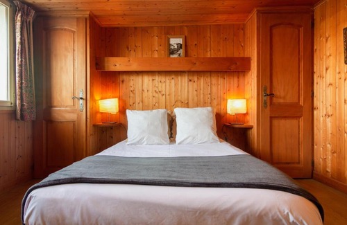 Le Planellet Apartamento | Authentic 2BR apartment 500m from city center