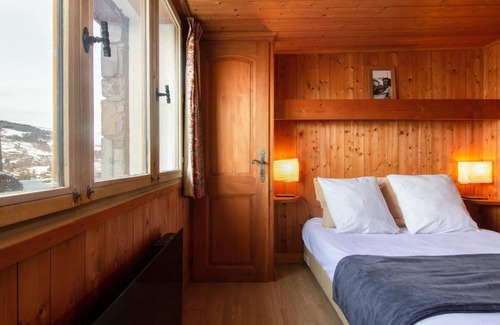 Le Planellet Apartamento | Authentic 2BR apartment 500m from city center