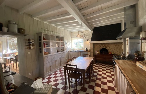 Moulis-en-Medoc Casa | Auténtica y encantadora casa familiar en un parque de 3600 m² con piscina.