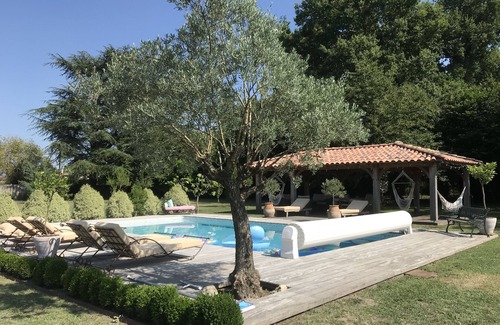 Moulis-en-Medoc Casa | Auténtica y encantadora casa familiar en un parque de 3600 m² con piscina.