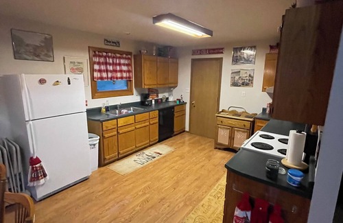 Bourbon Cabina | Authentic Cedar Cabin-Dogwood Cabin-with Pool near Blue Springs Ranch