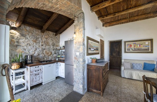 Conca dei Marini Casa | Authentic cottage with exposed beams and Vietri majolica