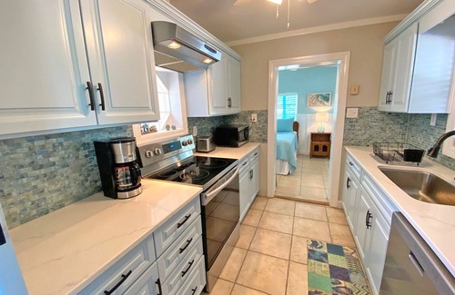 Villa Primera Casa | Auténtico, Florida Cottage a pocos pasos de todo