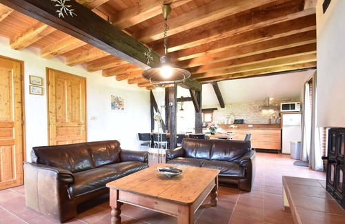 Oussoy-en-Gatinais Casa | Tranquila Casa Vacacional en Oussoy-en-Gâtinais con Jardín