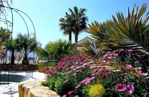 Alozaina Casa | Casa auténtica, dentro de las murallas del castillo del parque de vacaciones Finca el Moralejo