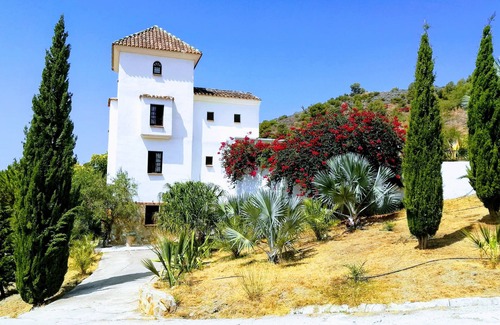 Alozaina Casa | Casa auténtica, dentro de las murallas del castillo del parque de vacaciones Finca el Moralejo