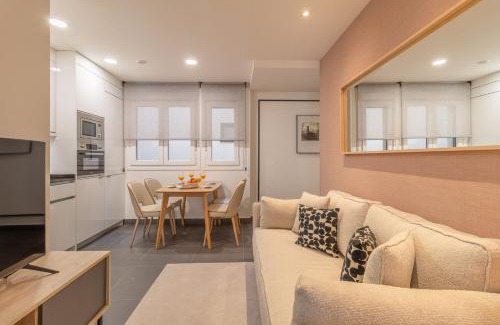 Barrio de La Latina Apartamento | Authentic La Latina Getaway Just Steps from Madrid Iconic Rastro Latina Toledo X