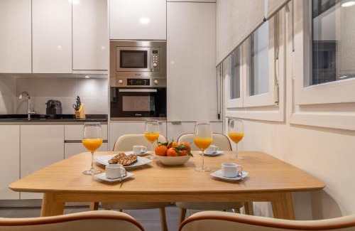 Barrio de La Latina Apartamento | Authentic La Latina Getaway Just Steps from Madrid Iconic Rastro Latina Toledo X