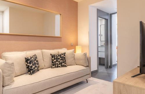 Barrio de La Latina Apartamento | Authentic La Latina Getaway Just Steps from Madrid Iconic Rastro Latina Toledo X