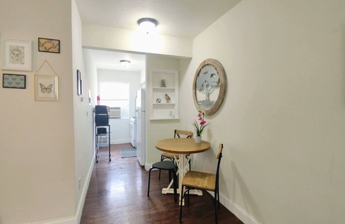 East Little Havana Apartamento | Authentic Little Havana 1BR Apartment with Parking Near Miami's Top Attractions
