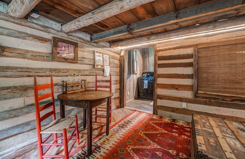 Talking Rock Otro | Authentic Log Cabin at Kaluna Farm Retreat