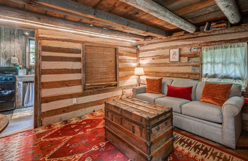 Talking Rock Otro | Authentic Log Cabin at Kaluna Farm Retreat