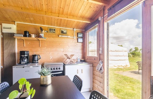 Denneville Apartamento | Auténtica Yurta Mongola con Terraza en Normandía