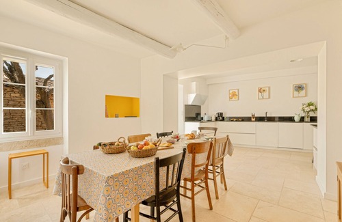 Cabrieres-d'Avignon Casa | Authentic Provencal farmhouse with pool for rent in Provence - L'Evasion