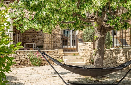 Cabrieres-d'Avignon Casa | Authentic Provencal farmhouse with pool for rent in Provence - L'Evasion