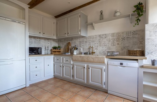Vers-Pont-du-Gard Otro | Authentic Provencal Holiday House with 6 bedrooms and private pool