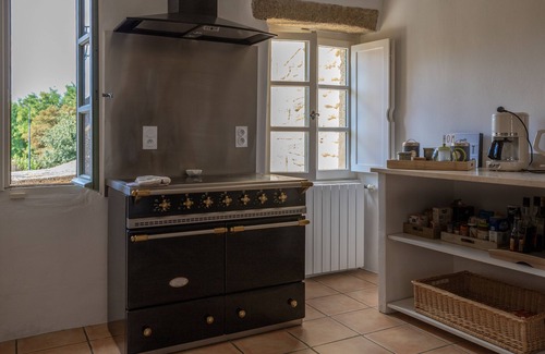 Vers-Pont-du-Gard Otro | Authentic Provencal Holiday House with 6 bedrooms and private pool