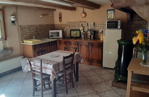 La Vaivre Cabaña | Auténtica granja renovada con chimenea en los Vosgos