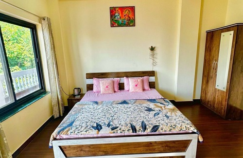 Sirala Cama Y Desayuno | Authentic Rishikesh Stay Cozy 2-Room Homestay