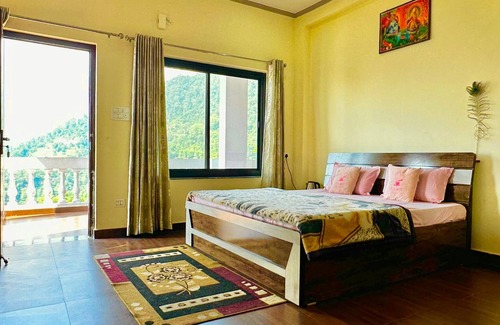 Sirala Cama Y Desayuno | Authentic Rishikesh Stay Cozy 2-Room Homestay