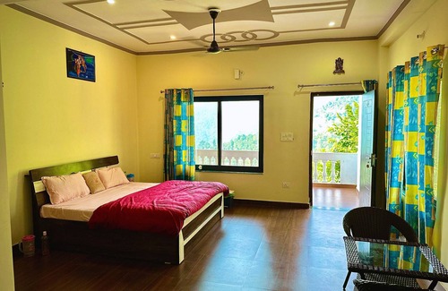 Sirala Cama Y Desayuno | Authentic Rishikesh Stay Cozy 2-Room Homestay