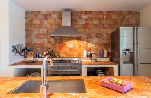 Chamaret Casa | Stone house combining the old and the new, amidst vineyards and lavender fields