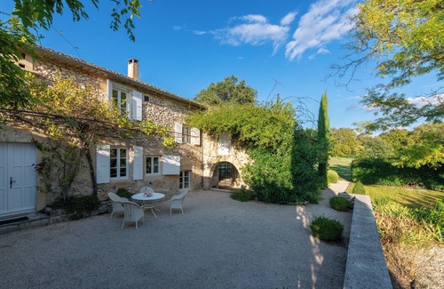 Chamaret Casa | Stone house combining the old and the new, amidst vineyards and lavender fields