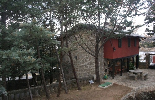 El Barraco Casa | Auténtica casa de piedra con preciosas vistas al embalse de El Burguillo