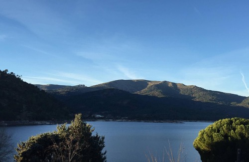 El Barraco Casa | Auténtica casa de piedra con preciosas vistas al embalse de El Burguillo