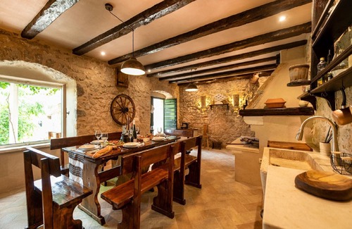 Sestanovac Casa | Authentic Stone House Lola