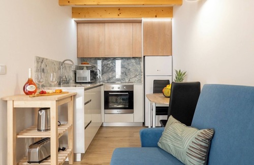 Sao Mamede de Infesta Casa | Authentic Studio 8 with Terrace by HostWise