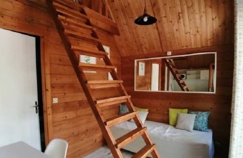 Saint-Cirq-Lapopie Chalet De Esquí | AUTHENTIC WOODEN CHALET IN DUPLEX