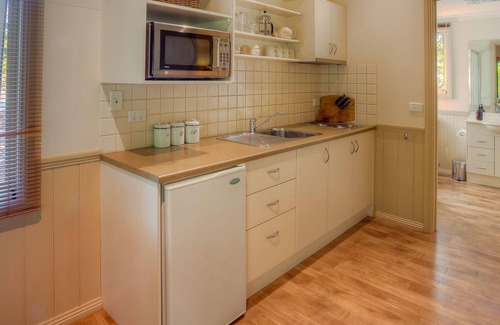 Bright Cabaña | AUTUMN ABODE COTTAGES - ONE: Bright