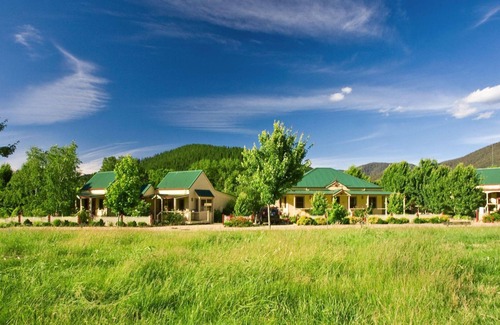 Bright Cabaña | AUTUMN ABODE COTTAGES - ONE: Bright