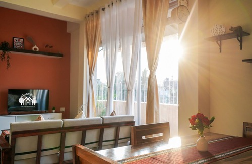 Sualkuchi Apartamento | Autumn Bliss: Cozy 2-Bedroom Apartment in Guwahati with WiFi & AC Comforts