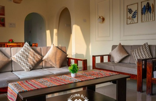 Sualkuchi Apartamento | Autumn Bliss: Cozy 2-Bedroom Apartment in Guwahati with WiFi & AC Comforts