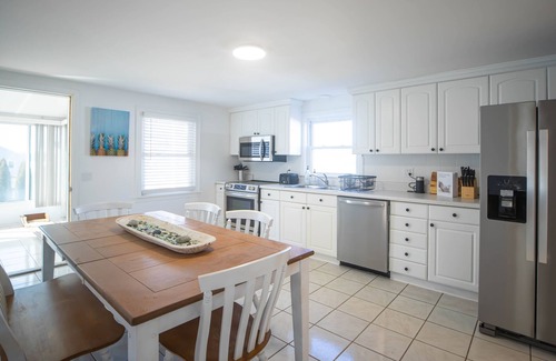 Easton's Point Casa | AUTUMN ESCAPE/BIG DISCOUNT: "Middletown Beachside Charm, Newport Adventures"