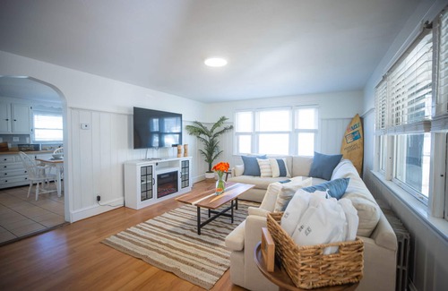 Easton's Point Casa | AUTUMN ESCAPE/BIG DISCOUNT: "Middletown Beachside Charm, Newport Adventures"