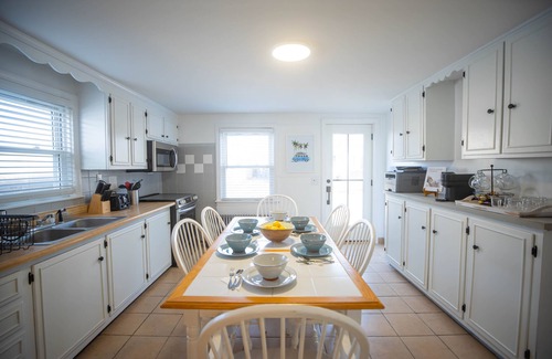 Easton's Point Casa | AUTUMN ESCAPE/BIG DISCOUNT: "Middletown Beachside Charm, Newport Adventures"