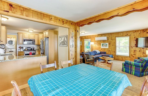 Maple City Cabaña | Autumn Escape on Glen Lake: Waterfront Cottage!