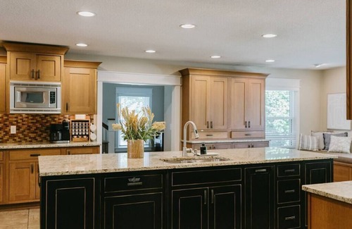 Greater South Side Casa | Autumn Escape: Spacious Home with Hot Tub