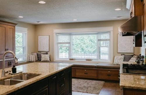 Greater South Side Casa | Autumn Escape: Spacious Home with Hot Tub