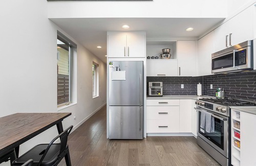 North Beacon Hill Apartamento | Autumn Leaves in Jefferson Park