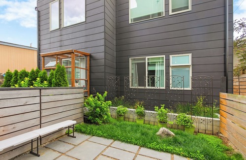 North Beacon Hill Apartamento | Autumn Leaves in Jefferson Park