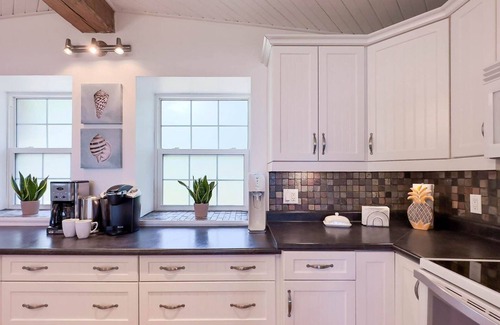 Bluewater Cabaña | Autumn Leaves & Lake Breezes: Bedrock Beach House