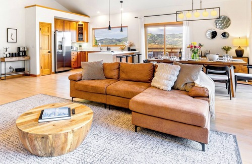 Evergreen Casa | Autumn Retreat - Stargazing Hot Tub - Epic Views - Starlink - 2 Workspaces