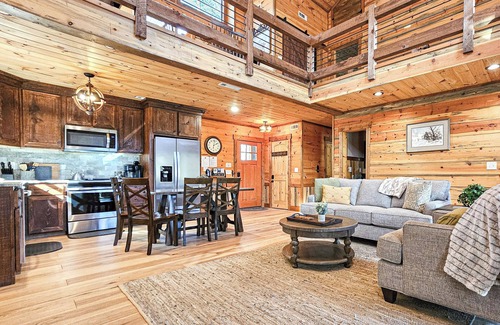 Mineral Bluff Cabina | ★★★★★ Creekside Cabin Getaway! Games - Firepit - BBQ - Foosball