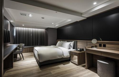 West District Hotel | Autumn Willow Hotel